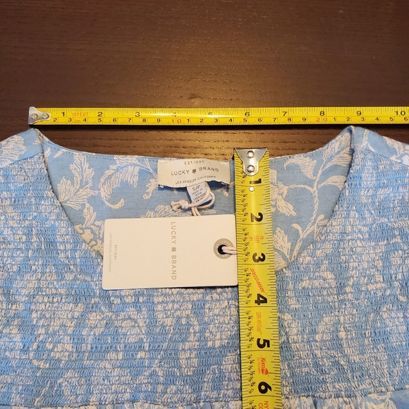 Lucky Brand smocked t-shirt. Small. - Picture 9 of 10